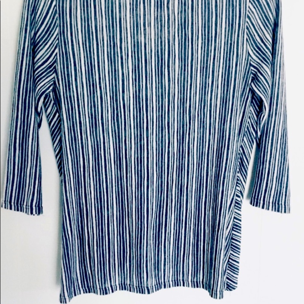 •W5 Blue + White Striped Tie Knot Top• - Picture 2 of 3